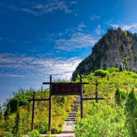展望龙城之眼：传奇建筑之魅，历史沉淀之望，璀璨之城的指引。